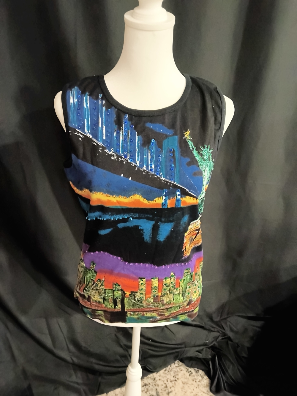 Vintage Black Sleeveless Graphic Tank Top with Multicolor New York Cityscape